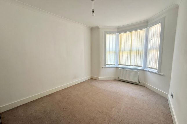 Flat 2, 5, Brisbane Road, Leyton photo 4
