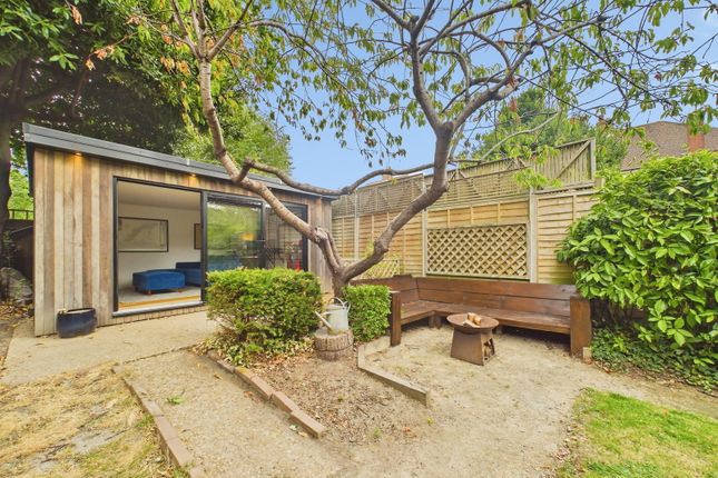 79, Bennetts Road, Horsham photo 4