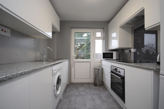 Wentworth Crescent|.., Maidenhead photo 3