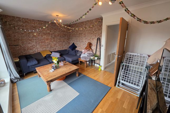 6 Yew Street, Hulme, MANCHESTER photo 2