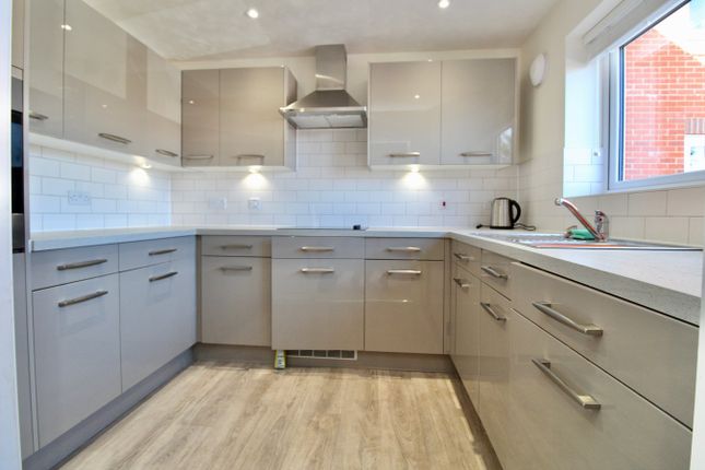 1-bed house on 17 Knights Lodge, North Close, Lymington, £250,000