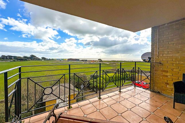 5, Beach Crescent, Littlehampton photo 2