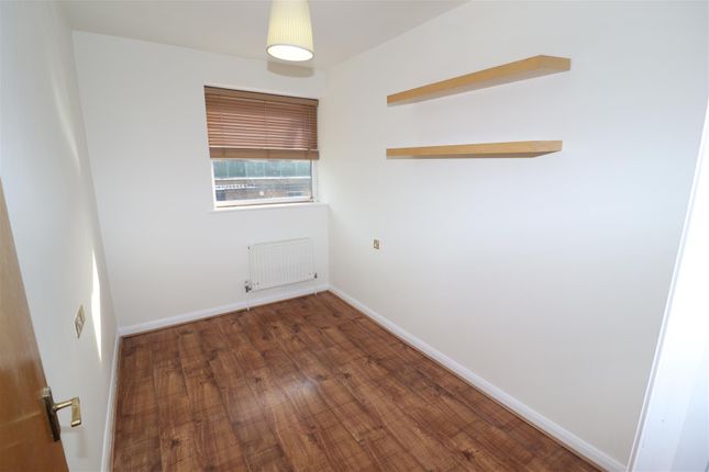 Flat to rent in Maltby Street, London