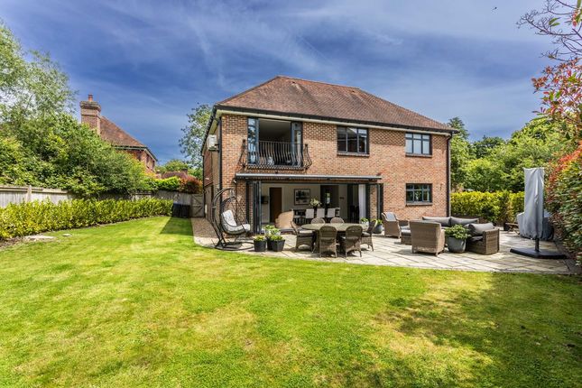 2, Appletree Close, Burgess Hill photo 4