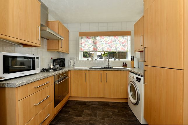 2, Morleyfields Close, Ripley photo 3