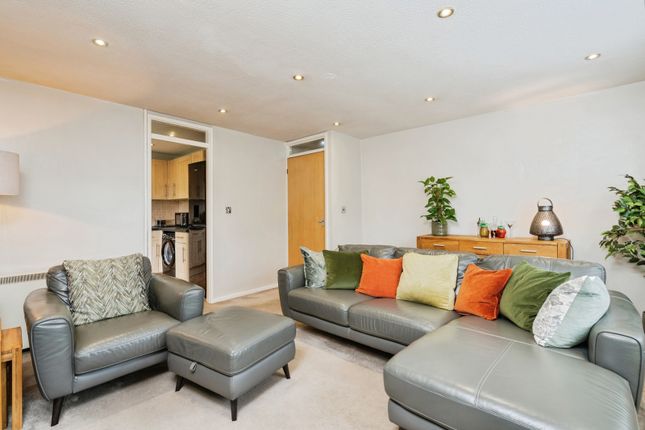 10, Harwood Vale Court, Greater Manchester photo 3