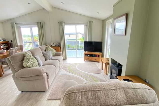 22 Magnolia, Rookery Manor Lodges, Edingworth, Weston-super-Mare photo 4