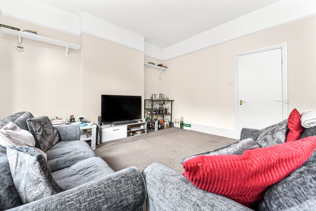 Thumbnail Flat to rent in Battersea Rise, London