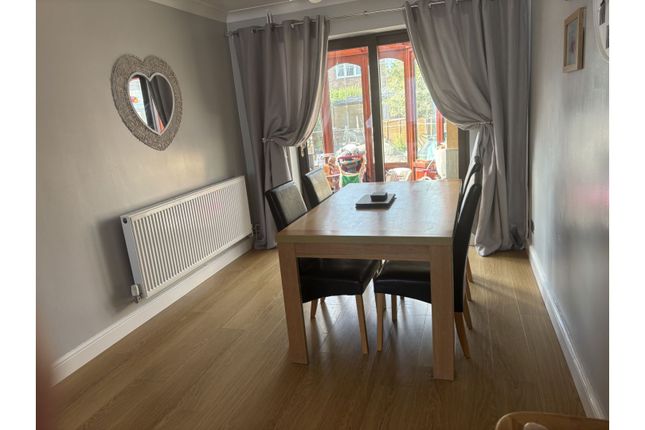 22, Cemetery Road, Scunthorpe photo 3