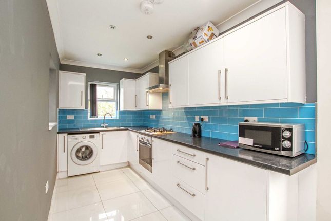 69, Sandbourne Avenue, London photo 4