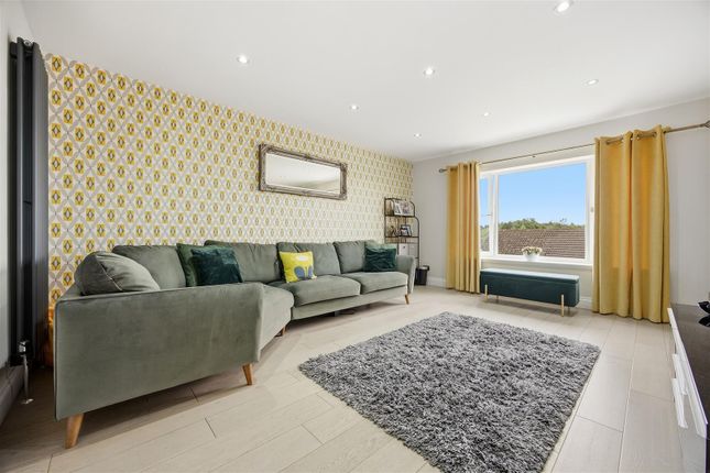 64, Lochview Crescent, Glasgow photo 4