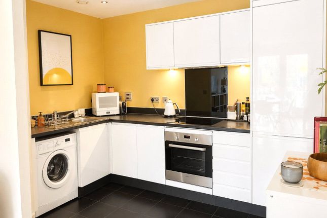 SNG OR, 13, Echo Court, London photo 3