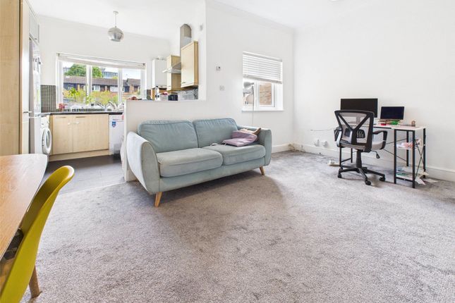 8d, Queens Road, Twickenham photo 4