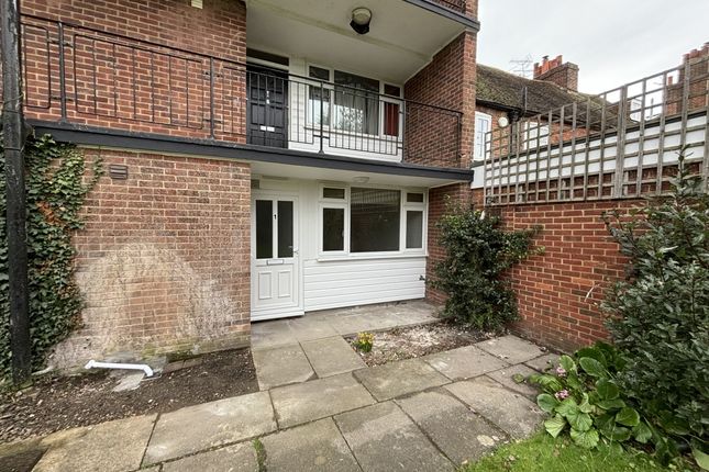 Flat to rent in Broad Street, Canterbury