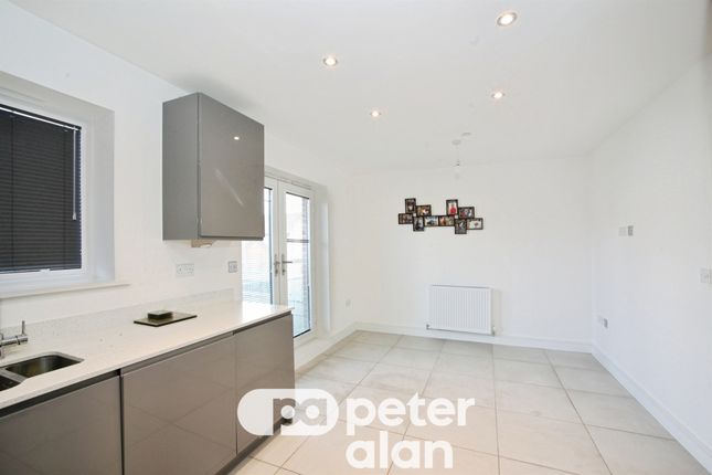 5, Austenite Way, NEWPORT photo 3