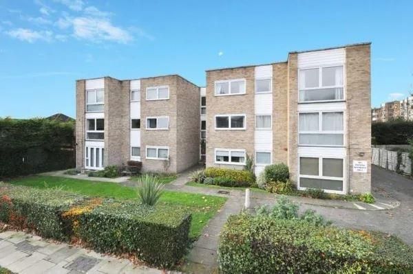 Thumbnail Flat to rent in Silverstone Court, Wanstead Road, Bromley