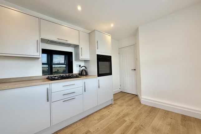 65, Carrfield Road, Leeds photo 3