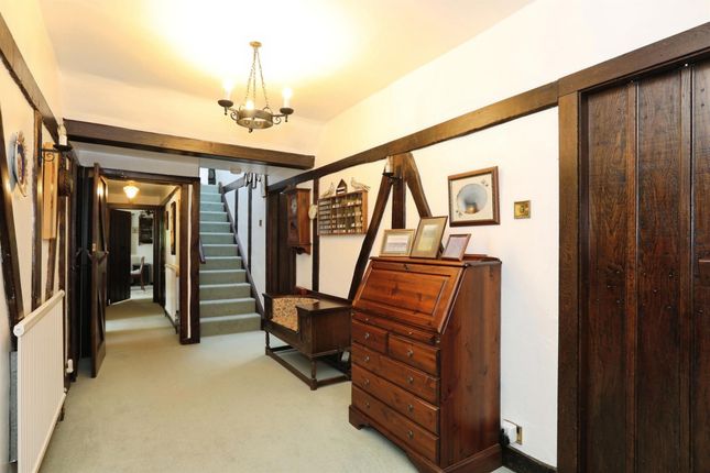 Yaffle Cottage, Domewood, Crawley photo 4