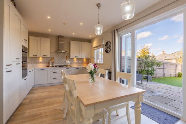 8, Northdown Way, Alton photo 2
