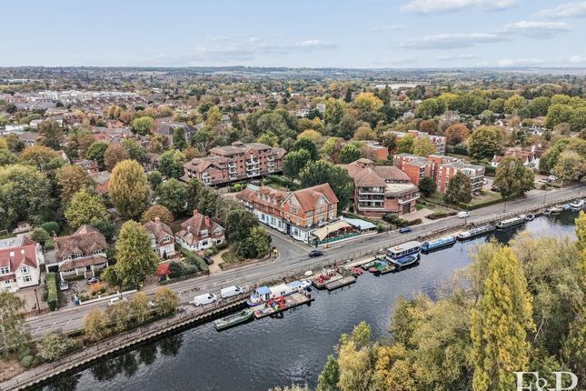 2-bed flat on Lockbridge Court, Maidenhead, £450,000