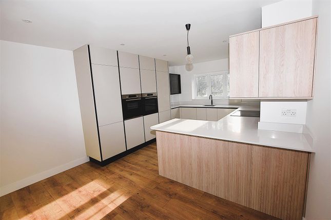 11, Bradshaw Close, Hastings photo 4