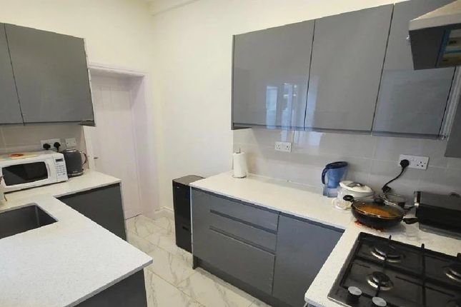32 Cromwell Road, Wembley, Greater London photo 4