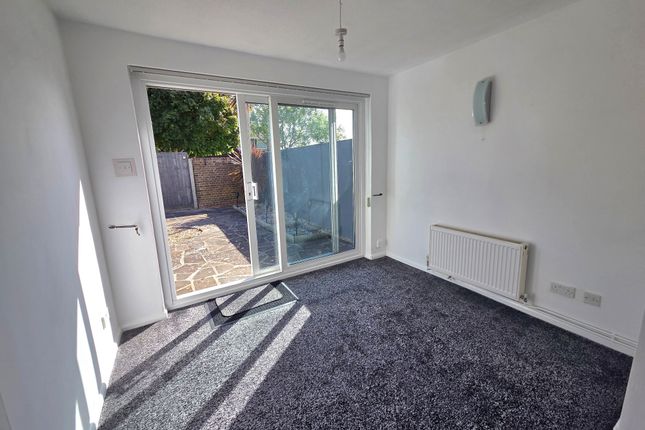 22, LEE-ON-THE-SOLENT photo 3