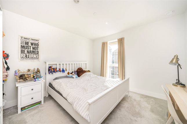 Flat 1002, Patterson Tower, 301, Kidbrooke Park Road, London photo 4
