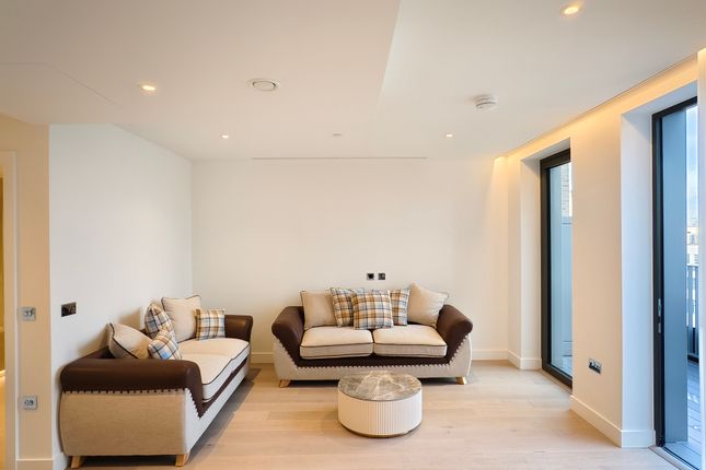 Duplex to rent in Mount Pleasant, London