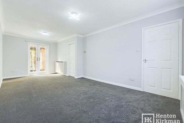 4, Larch Close, Basildon photo 3