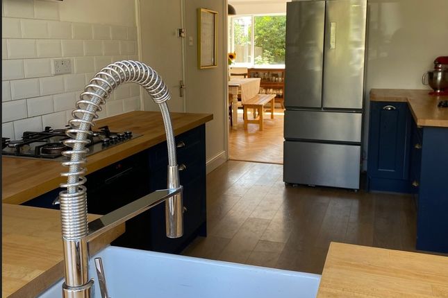 8 St Peters Rd, Swansea photo 4