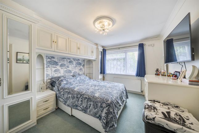 13B, Walnut Way, Ruislip photo 4