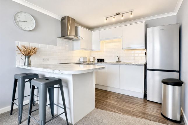 4 Kelvin Court, Overgang Road, Brixham photo 3