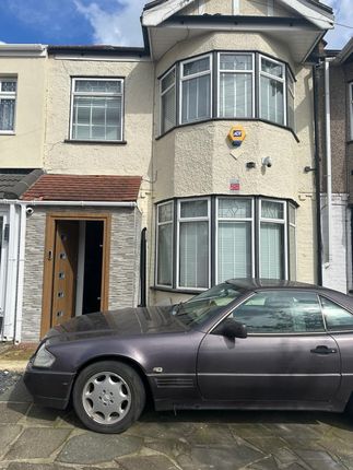 Thumbnail Terraced house to rent in Fairway Gardens, Ilford