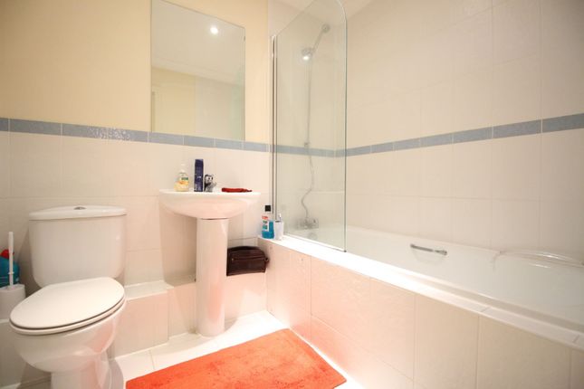 Flat for sale in Royal Swan Quarter, Leatherhead