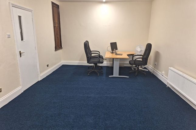 Office to let in Goswell Road, London