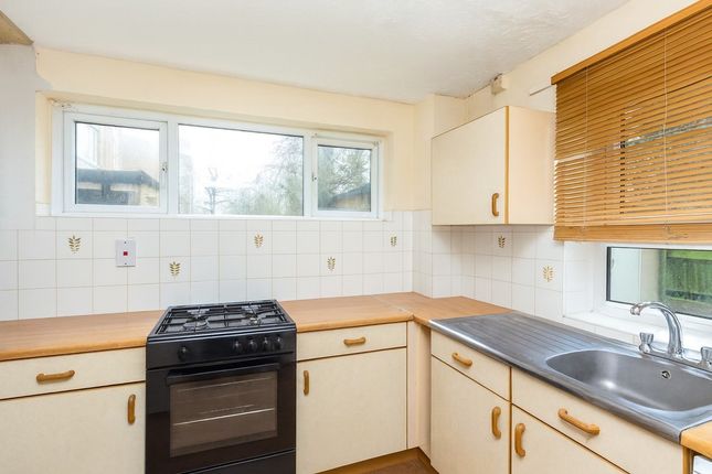 39, Mitcham Walk, Aylesbury photo 3