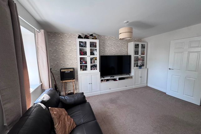 10, Mayfield Avenue, Bradford photo 3