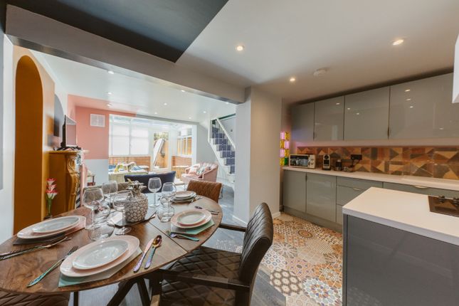 Thumbnail Terraced house for sale in 436 Cable St, London