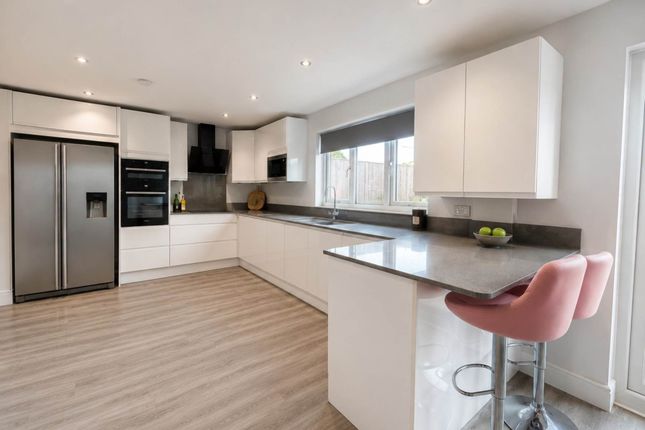 5, Robeson Way, Borehamwood photo 4