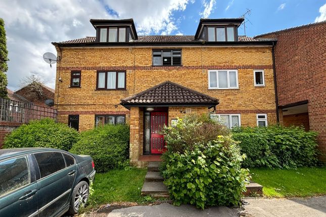 Thumbnail Flat for sale in 100 Springwood Crescent, Edgware, Middlesex