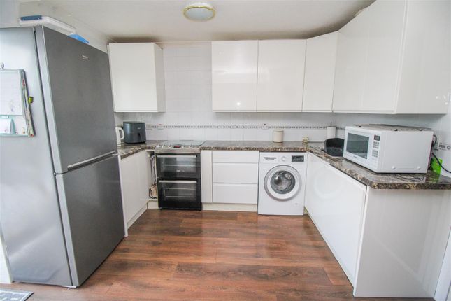 7, Spruce Hill, Harlow photo 4