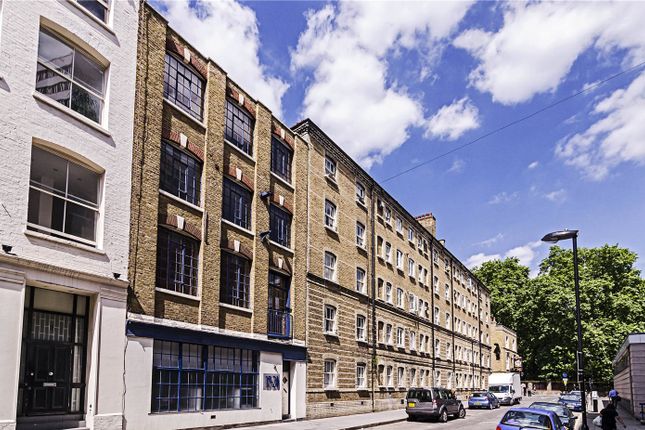 Flat to rent in Dufferin Street, London