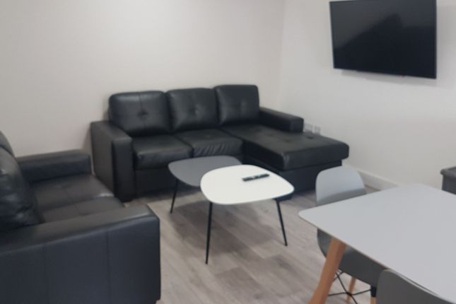 Flat 4, Manchester photo 2