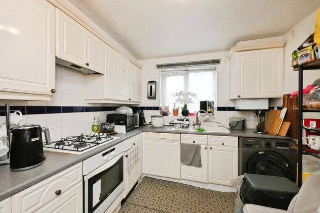 16, Barrass Close, Middlesex photo 4