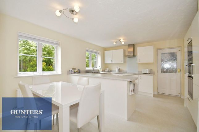 44, St. Johns Close, Chesterfield photo 2
