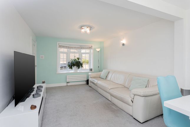 End terrace house for sale in Highams Hill, Crawley
