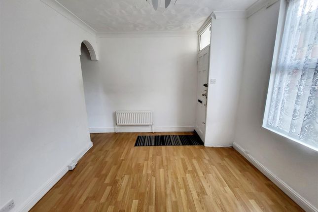53, Catherine Street, Rochester photo 4