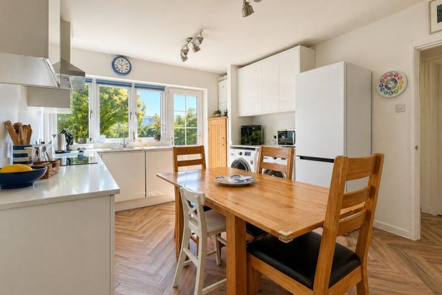 26, Howmead, Berkeley photo 2