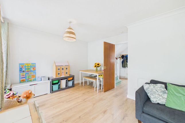 2 Queens Court, Narberth photo 4